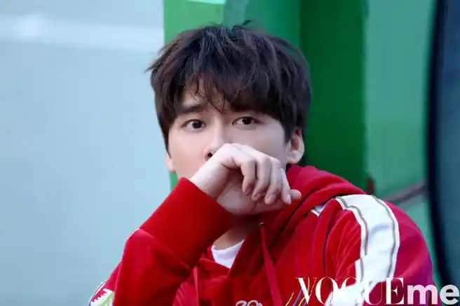 挑战每天按相册顺序发一张李易峰的照片