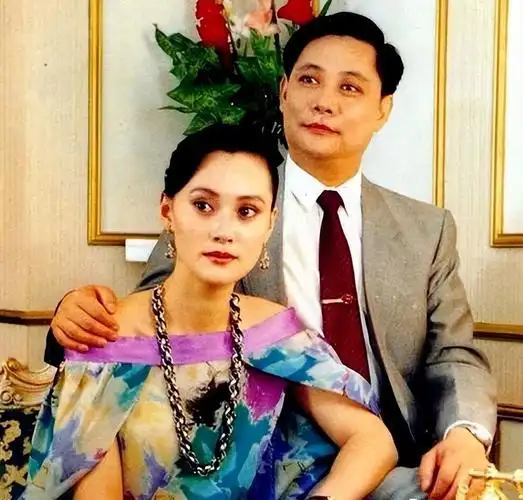 回顾大宋佳:抛弃病夫,甩掉导演,55岁再嫁豪门的她如今怎么样了