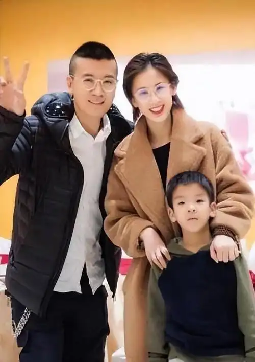 最壕星女郎黄圣依被杨子藏了8年才公开身份一年两亿零花钱