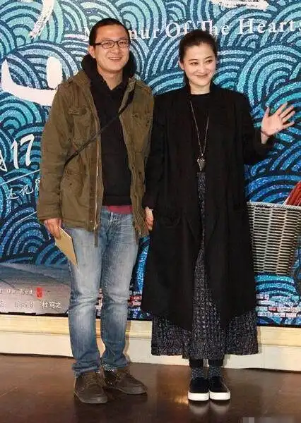 梅婷与大11岁老公乘车被偶遇,二次闪婚后超甜蜜,41岁生二胎|梅婷|曾剑