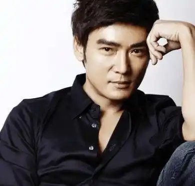 最让人印象深刻的就是《小李飞刀》中的演绎,可以称得上是在焦恩俊