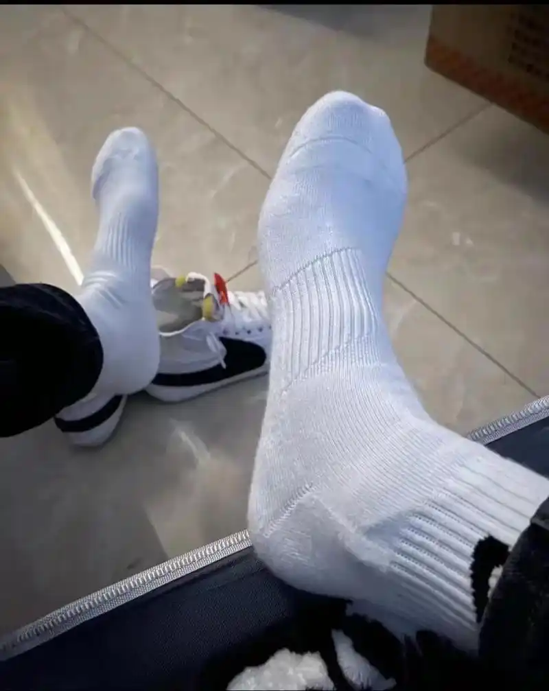 这个脚好看 #彩虹96 #不露脸系列 #实现jio的自由 - 抖音