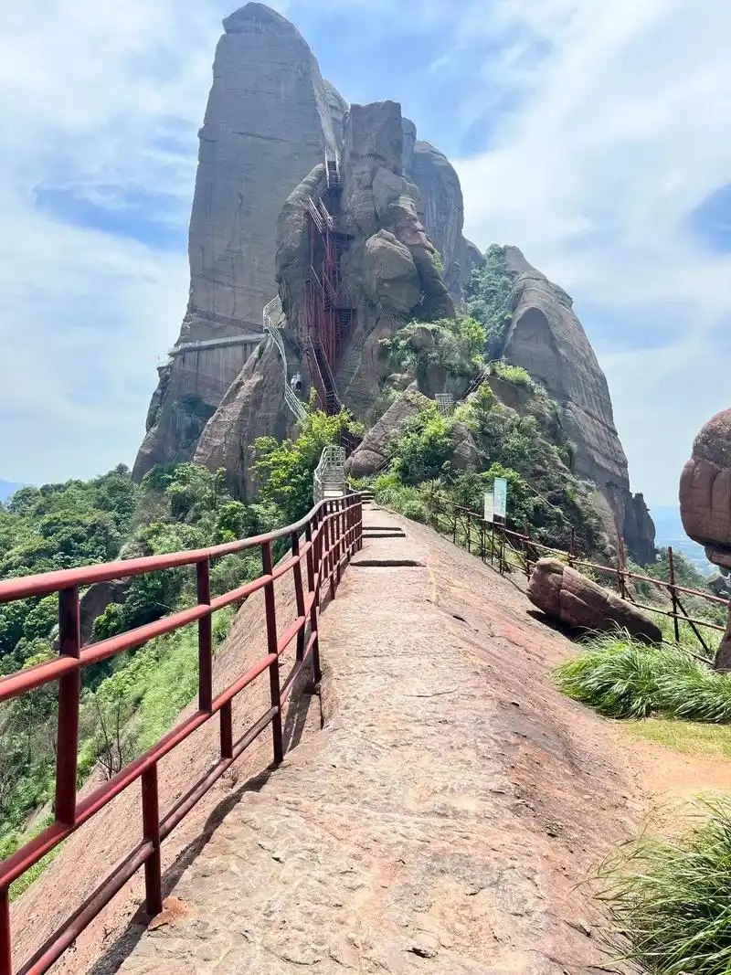 上饶弋阳的一个小众aaaaa景区龟峰属于丹霞地貌景观全程徒步 - 抖音
