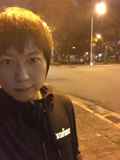 阿信晒夜游自拍找灵感:把它们抓回来(图)