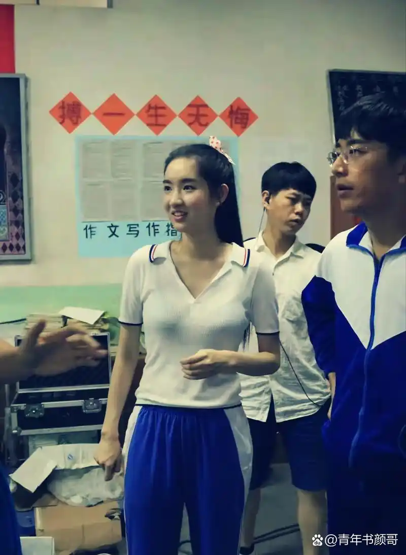 80年代校服,还是以前的质量好,看着非常纯洁质朴无华.