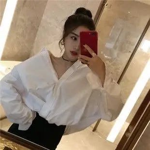 2018早秋新品v领长袖漏锁骨白衬衫女宽松蝙蝠袖衬衣前后两穿上衣