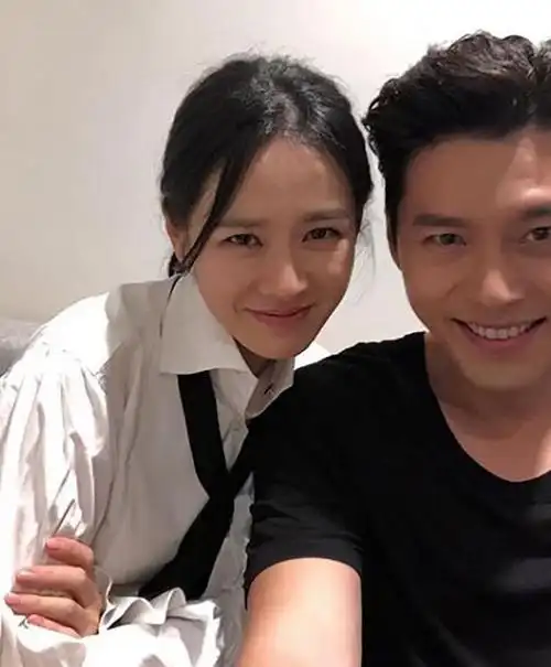 孙艺珍晒照庆祝结婚一周年,抬眼望去尽是爱情让离婚传闻变得可笑|玄彬