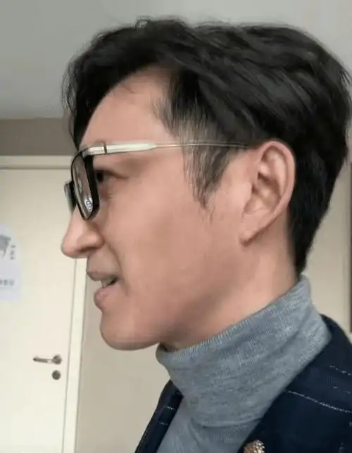 也难怪王珞丹佩服王阳,他这个"晚红"的男演员,一直都是认认真真演戏和