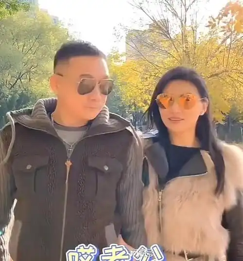 与高虎并肩走在一起,也只比高虎矮了半头,要知道高虎的身高足足一米