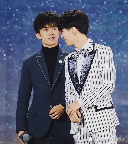 王俊凯单曲封面设计师否认抄袭易烊千玺大粉指责王俊凯新歌封面