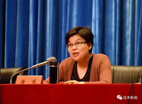 今天信丰隆重表彰320名教师县委书记刘勇为他们颁奖有你的恩师吗