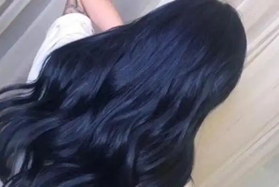 染了蓝黑色还能染其他颜色吗 蓝黑色头发是什么颜色-第1张图片-创女网