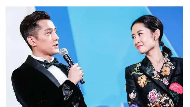 胡歌刘敏涛牵手参加白玉兰奖,这画风真是太和谐了,竟让人有种cp的错觉