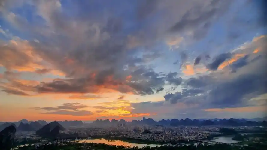 就当拿抖音来储存日落吧  #治愈系风景 #自然风光 #一起看 - 抖音