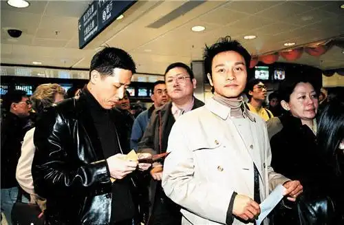 张国荣歌词张国荣歌曲至今影响力巨大精选碟夺ifpi最高销量广东唱片