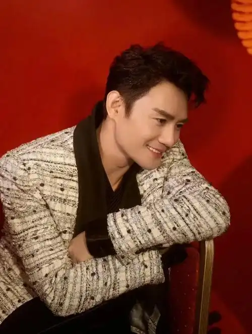 戚薇是双实锤了?王凯偷税漏税要凉?吴谨言和许凯谈过?