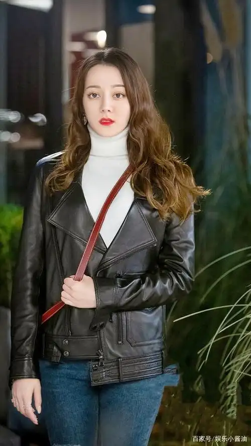 《幸福!触手可及》迪丽热巴九张壁纸分享,大波浪女神范十足!