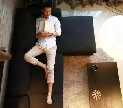 都说靖王王凯的手好看那是因为你们没见过他的脚