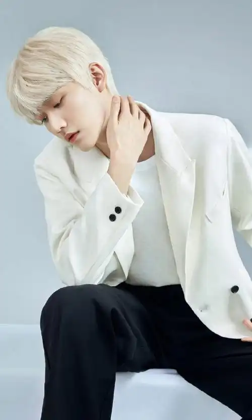 权志龙回归新发色##显白发色