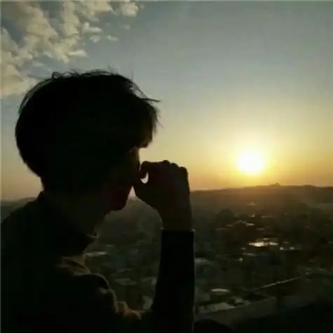 侧脸高冷男头,男生头像图片 - 易云微信头像 男女个性唯美意境好看