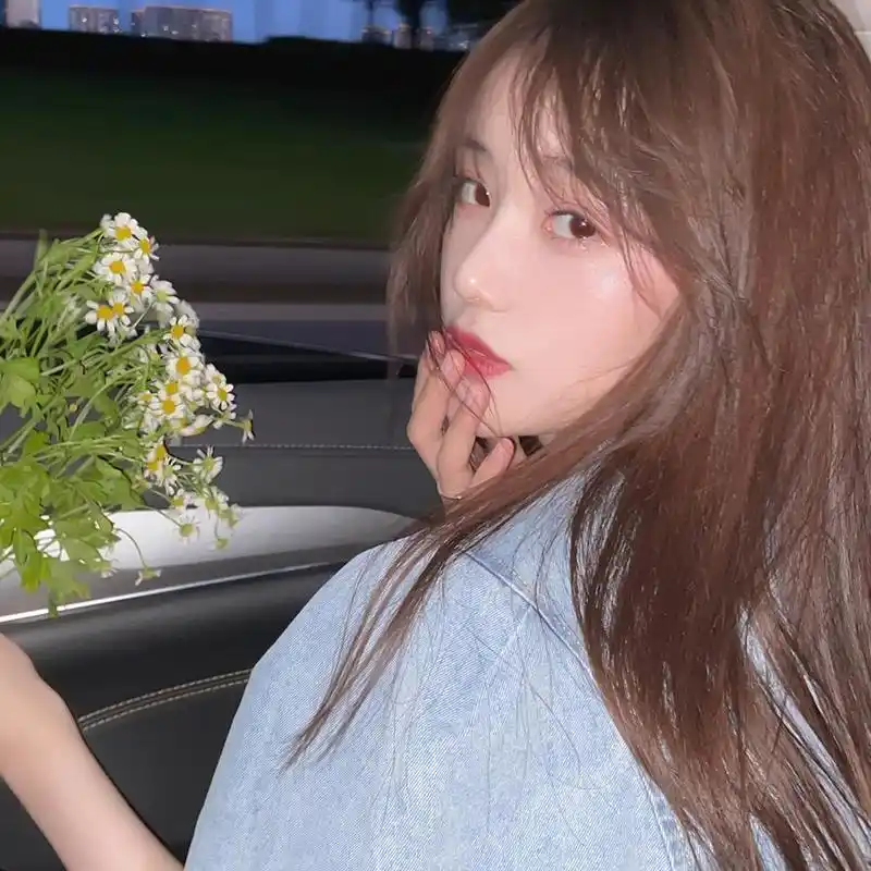 > 唯美个性的微信女生头像图片 5/13张图片 qq头像 美女车模 唯美风景