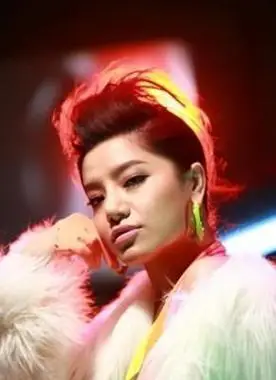 超女冠军江映蓉:因整容走样模样大变,现全身只剩眼睛最像自己