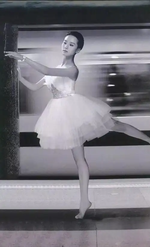 其实,刘诗诗能够有今天这样的成就,都要归功于她的舞蹈功底了,一身