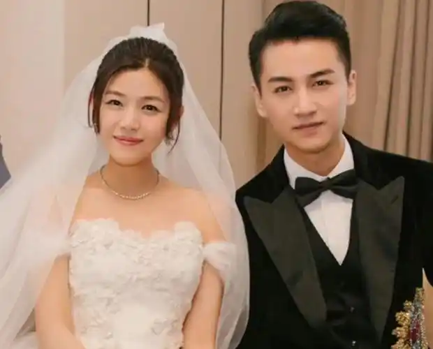 陈晓结婚6年堪称"整容",从嫩小伙变大叔,有谁注意陈妍希变化