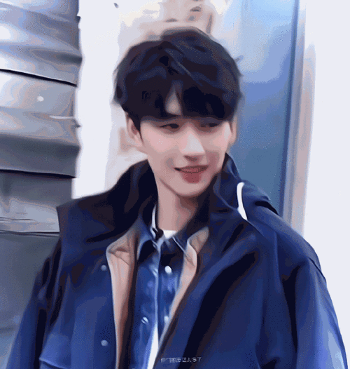 黄俊捷摸夏之光腹肌