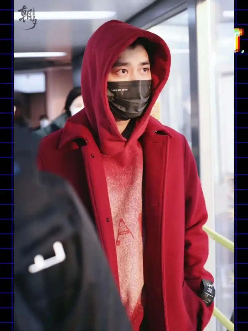 李易峰 私服穿搭look 李易峰今日一组机场私服穿搭look.