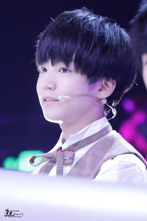 王俊凯# 0828 深圳年代秀录制 cr见logo