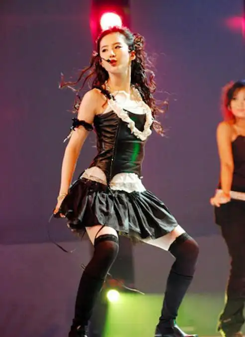 刘亦菲早年舞台跳舞着装火辣身材性感不是天仙是性感尤物