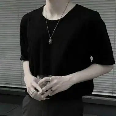 穿黑色衣服头像男