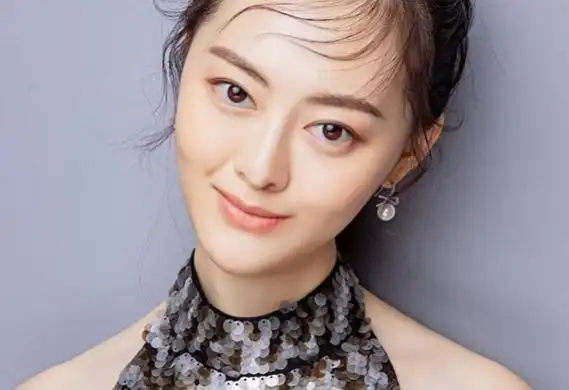 陈道明女儿陈格至今未婚,看到正面照后,网友表示这谁敢娶,有多漂亮?