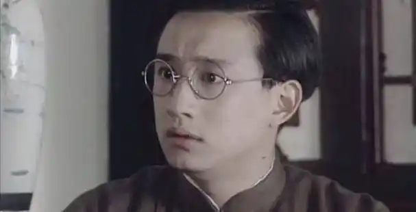 黄磊在《人间四月天》让人有眼前一亮的感觉_徐志摩_带着_周迅
