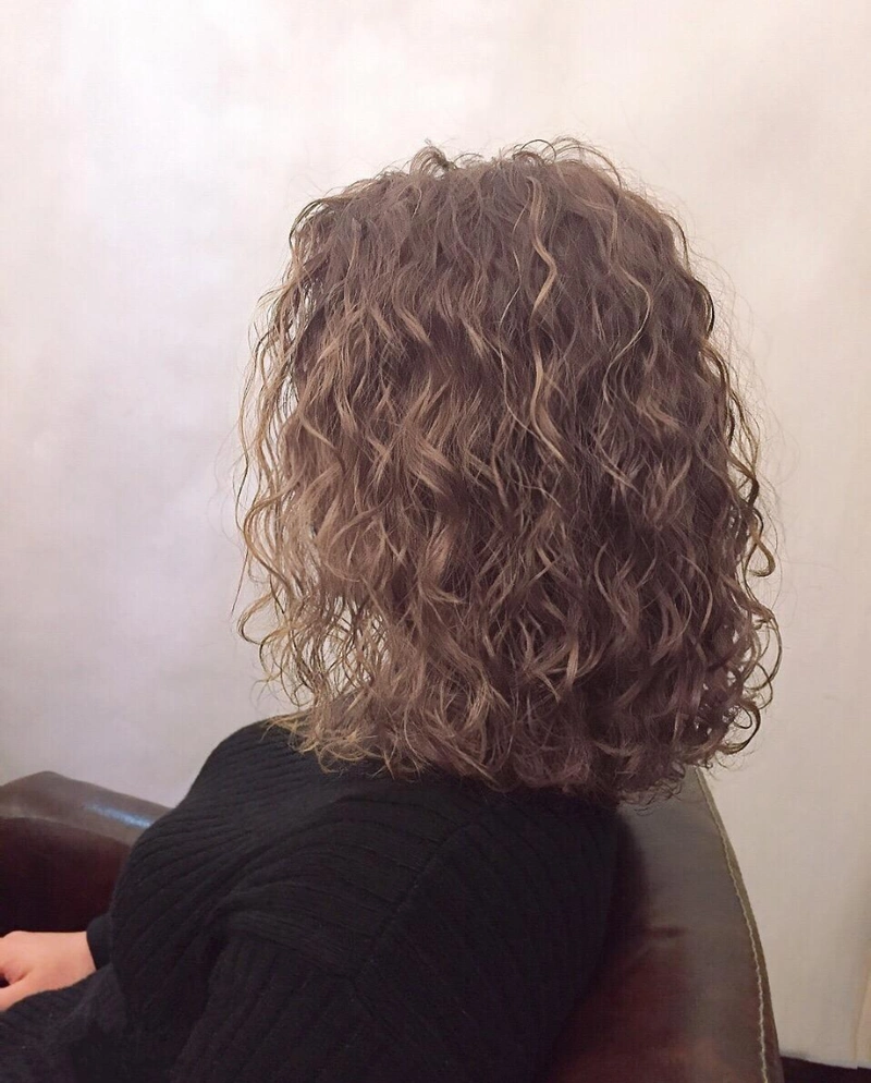 原创2020秋冬流行全头烫发型20款蓬松保暖又洋气你烫同款了吗