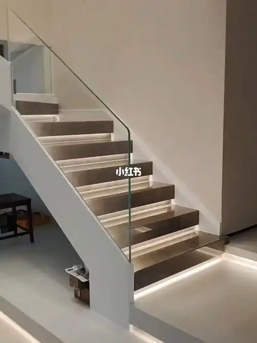 钢结构玻璃整梯无框玻璃扶手