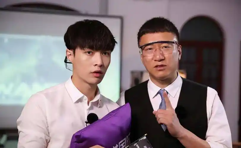 极限男人帮为张艺兴庆生,孙红雷最真诚,罗志祥却上不了台面_祝福_生日