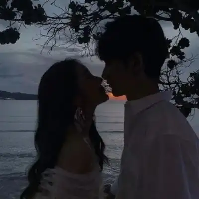 超恩爱的真人情侣头像大全一人一半