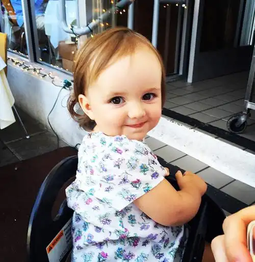 年仅两岁的社交名媛?这个身价23亿的女孩比小七还萌!