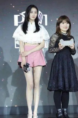 关晓彤将近1米8这样的身高如何和男演员搭戏2