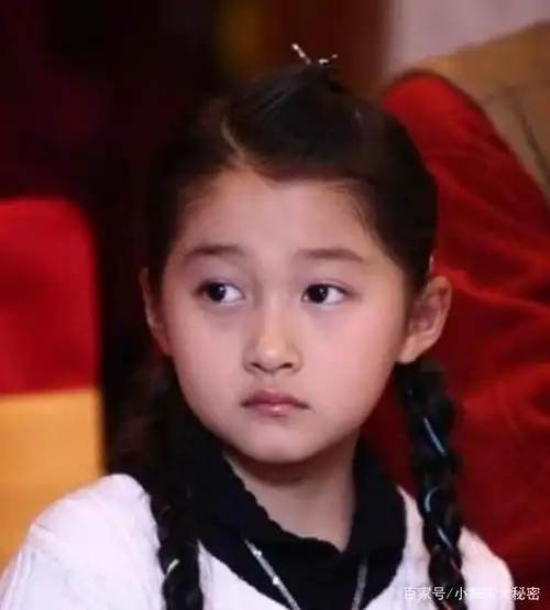 关晓彤满族皇族后裔,本姓竟为"瓜尔佳"氏