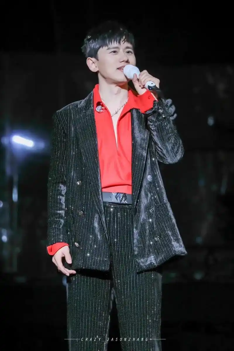 抖音仿佛捅了张杰演唱会的窝91静等官宣早早抢票99#张杰未l - 抖