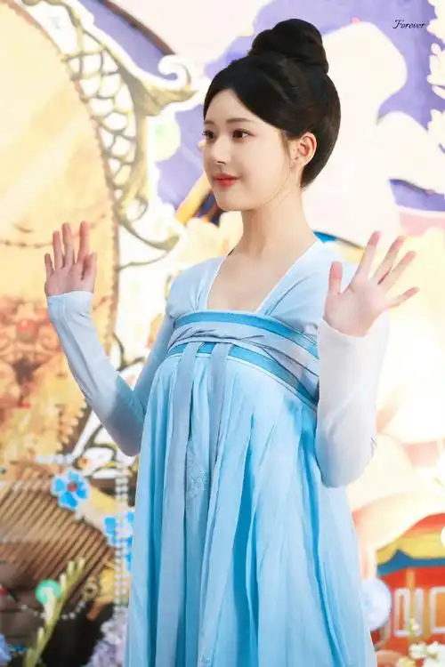 赵露思新剧杀青落泪