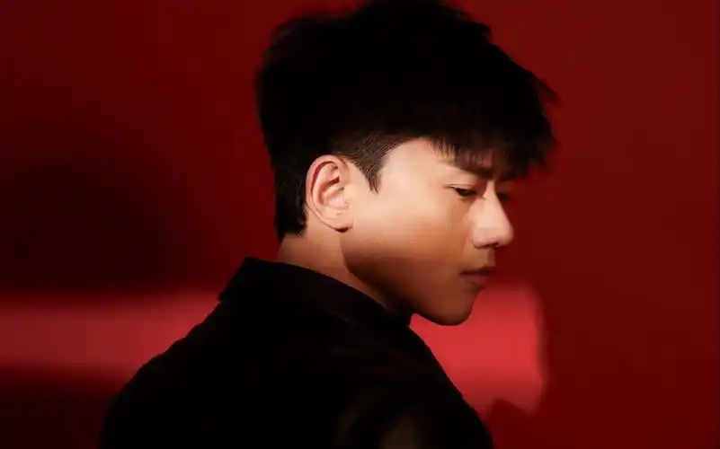 【无损音质】张杰最新歌曲《我以青春敬年华》