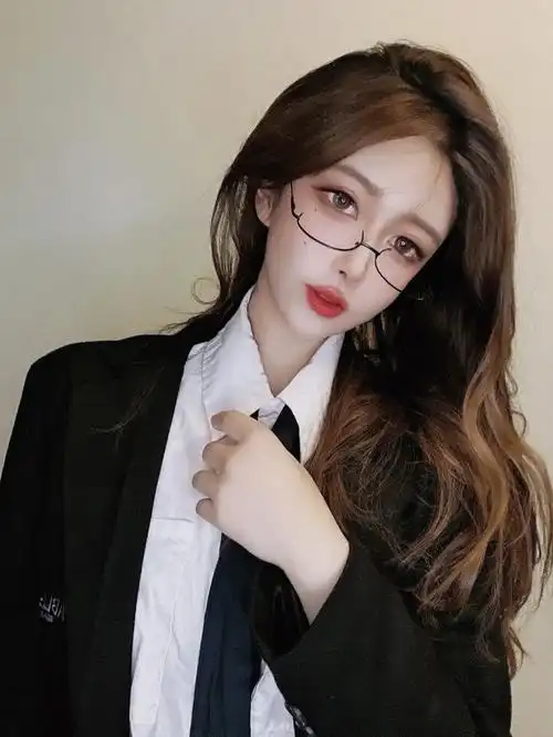 半框眼镜有点意思哦