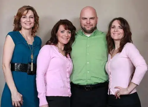 揭秘全球一夫多妻的奇葩生活