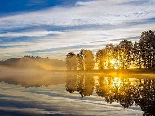 首页 自然与风景 日落和日出 河,日出,树,云,太阳光线,早晨,雾 壁纸
