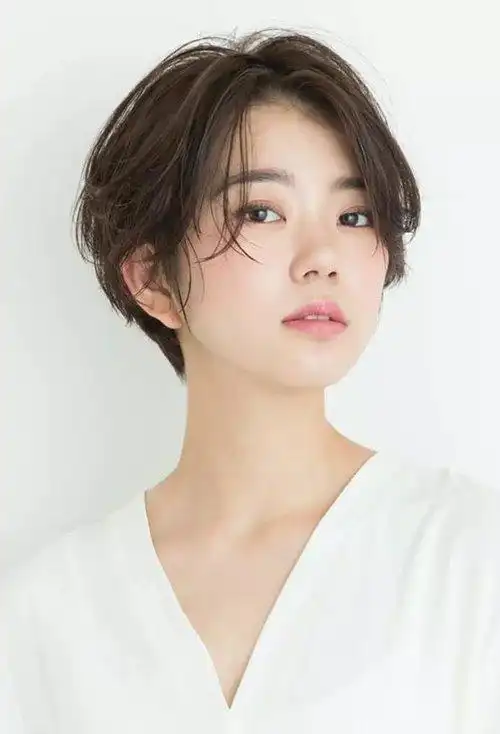 文艺女青年短头发发造型 小脸女生适合的短发赏析