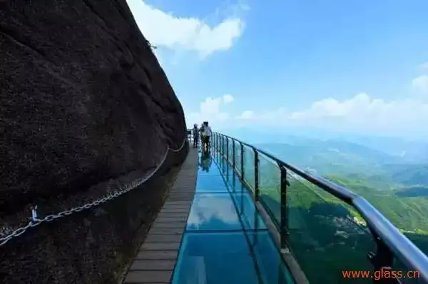 江西玻璃栈道在哪里江西玻璃栈道图片大全